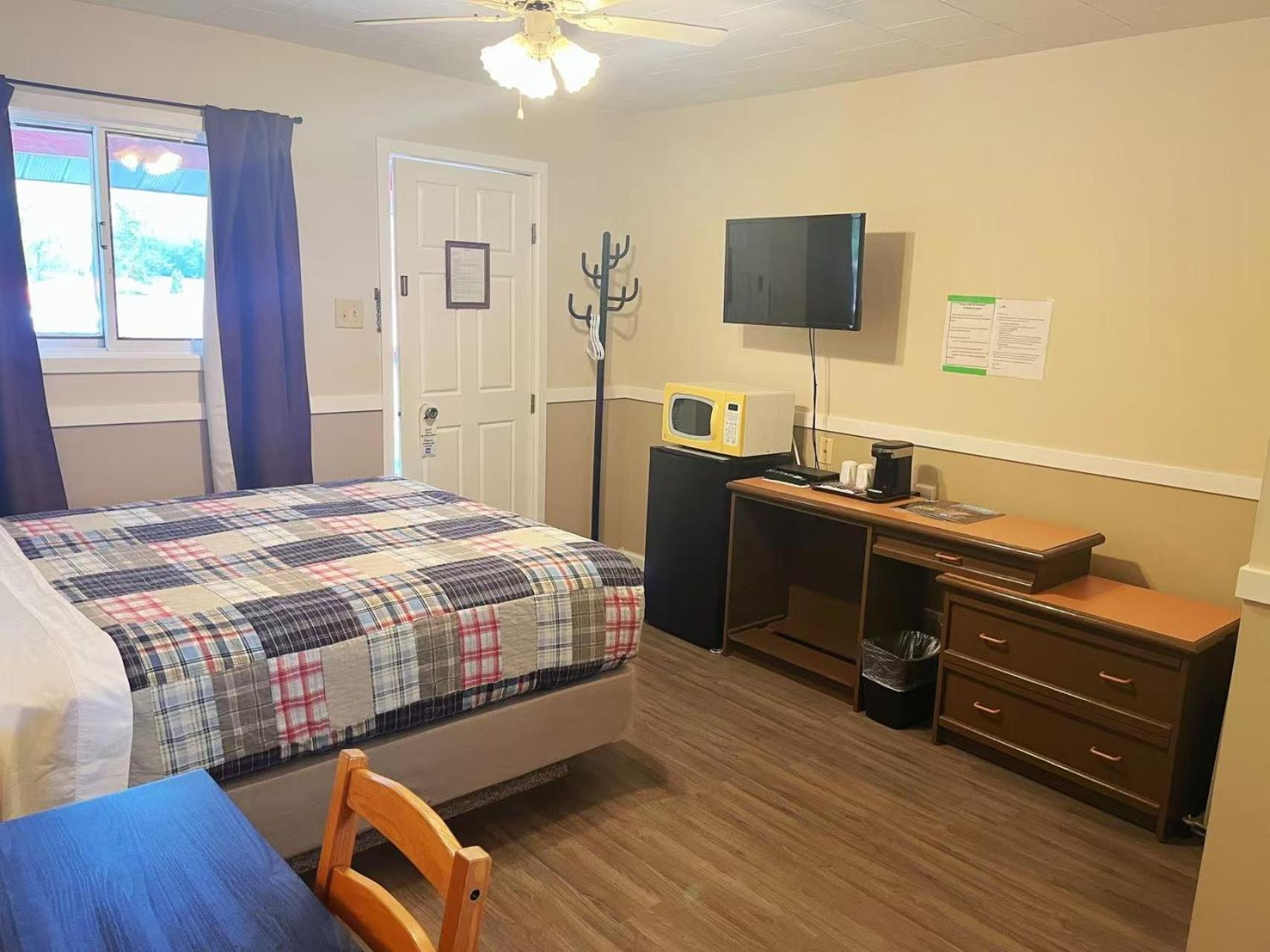 Rivermount Motel Little Fort Exterior foto